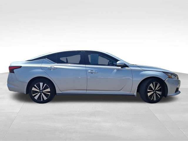 Certified 2022 Nissan Altima 2.5 SV w/ SV Premium Package AWD/4WD image 9