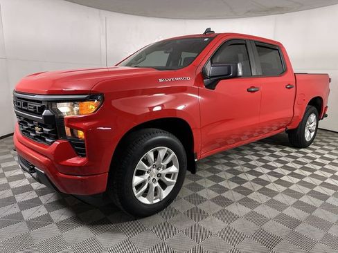 Used 2024 Chevrolet Silverado 1500 Custom image 4