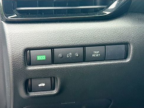 Used 2023 Nissan Sentra SR w/ SR Premium Package FWD image 10