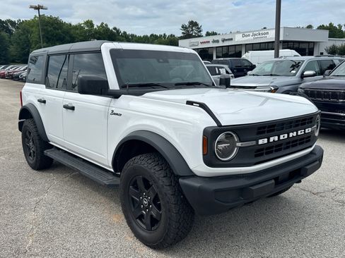 Used 2025 Ford Bronco 4-Door AWD/4WD image 3