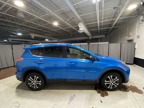 Used 2018 Toyota RAV4 LE w/ All Weather Liner Package AWD/4WD image 27