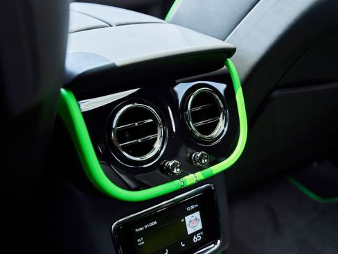 Used 2025 Bentley Bentayga AWD/4WD image 58