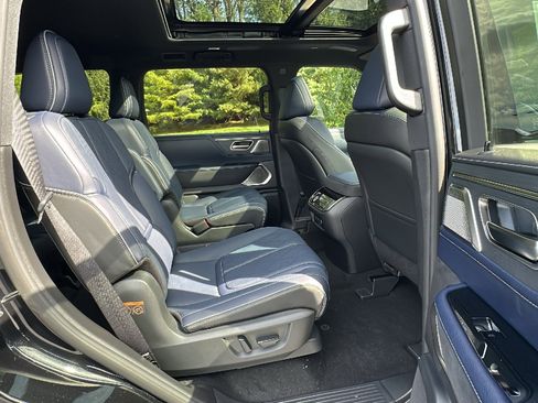 New 2026 INFINITI QX80 4WD image 10