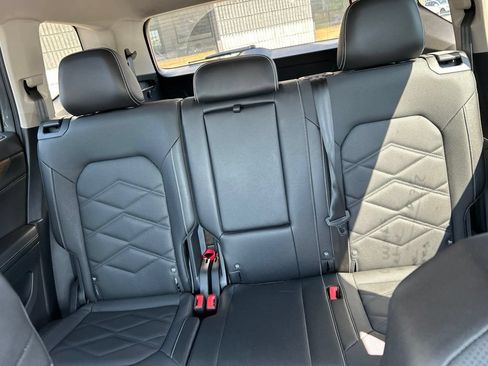 Used 2025 Volkswagen Atlas SE AWD/4WD image 8