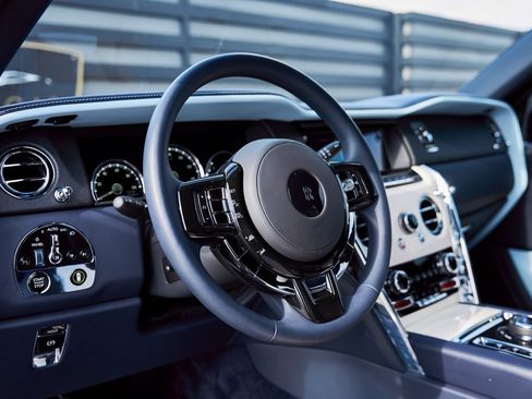 Used 2022 Rolls-Royce Cullinan w/ Cullinan Package image 42