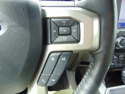 Used 2020 Ford F150 Lariat image 37