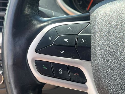 Used 2018 Jeep Cherokee Overland w/ Technology Group AWD/4WD image 19