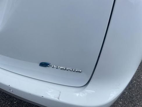 Used 2023 Chrysler Pacifica Touring-L FWD image 4