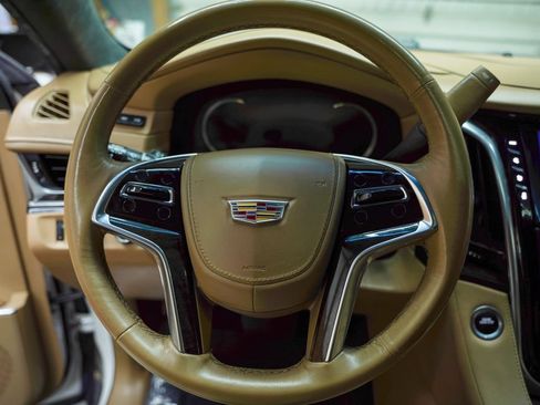 Used 2020 Cadillac Escalade Platinum AWD/4WD image 6