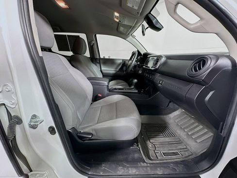 Used 2022 Toyota Tacoma SR image 22
