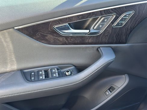 Used 2024 Audi Q7 3.0T Prestige image 24