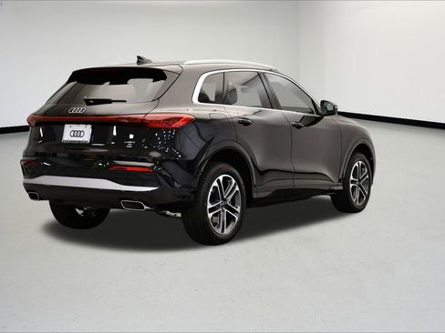 Used 2025 Audi Q5 Premium w/ Convenience Package image 5