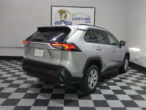 Used 2021 Toyota RAV4 LE FWD image 10