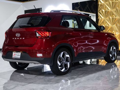 Used 2023 Hyundai Venue SEL FWD image 7