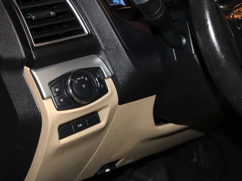 Used 2016 Ford Explorer XLT w/ Equipment Group 201A FWD image 21