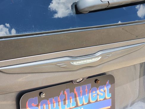 Used 2018 Chrysler Pacifica Touring-L Plus w/ Advanced Safetytec Group FWD image 12