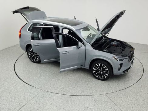 New 2026 Volvo XC90 B6 Plus w/ Protection Package Premier image 39