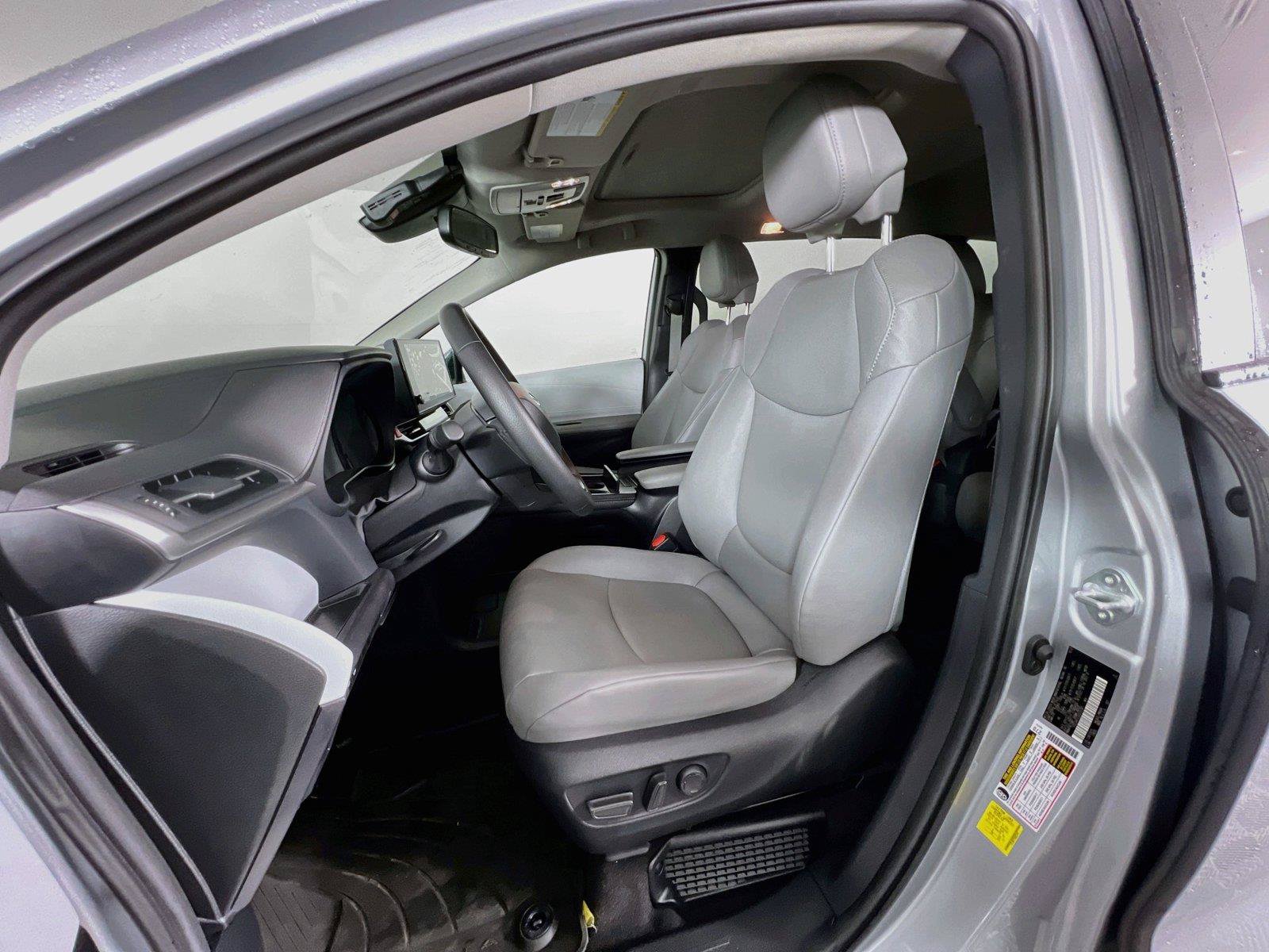 Used 2025 Toyota Sienna XLE w/ XLE Plus Package AWD/4WD image 22