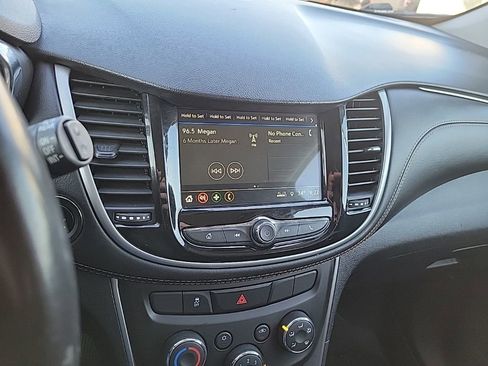 Used 2019 Chevrolet Trax LT w/ LT Convenience Package image 18