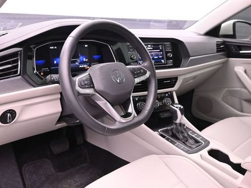 Used 2024 Volkswagen Jetta SE FWD image 19
