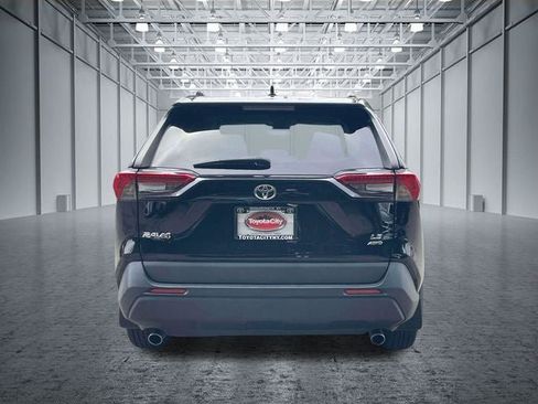 Used 2021 Toyota RAV4 LE AWD/4WD image 9