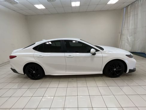 Used 2025 Toyota Camry SE FWD image 25