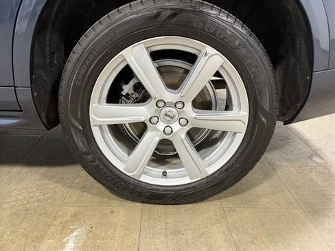 Used 2022 Volvo XC90 T5 Momentum image 16