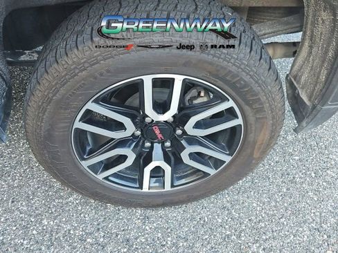 Used 2024 GMC Sierra 1500 AT4 w/ Technology Package AWD/4WD image 30