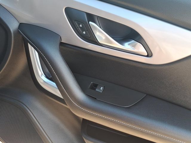 Used 2025 Chevrolet Blazer LT FWD image 15