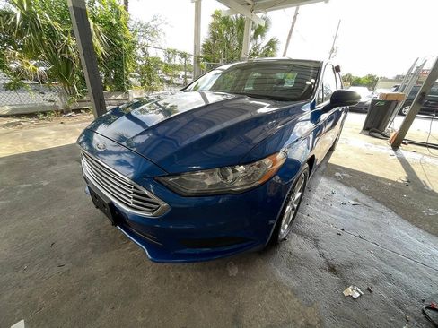 Used 2017 Ford Fusion SE FWD image 3