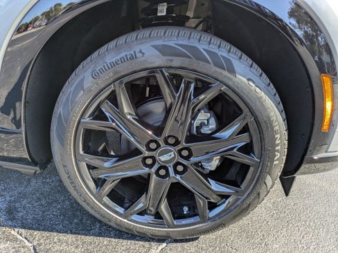 New 2025 Cadillac Optiq Sport 2 w/ LPO, ONYX Package image 12