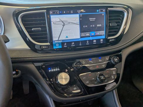 New 2026 Chrysler Pacifica Limited w/ Uconnect Theater Family Group image 11