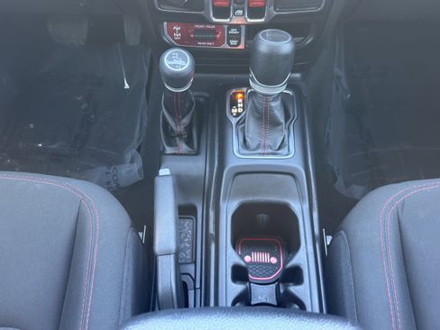 Used 2022 Jeep Gladiator Rubicon w/ Cold Weather Group image 24
