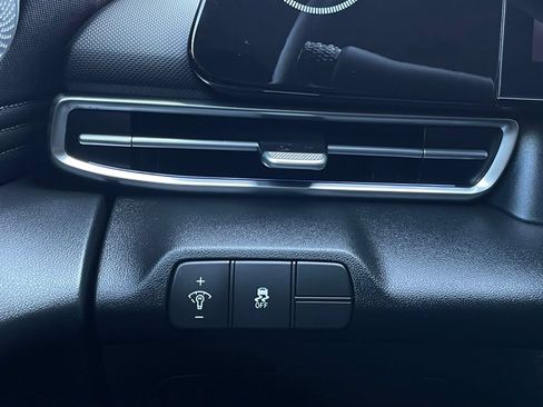 Used 2025 Hyundai Elantra SEL FWD image 13