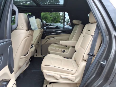 Certified 2021 Cadillac Escalade Premium Luxury AWD/4WD image 18