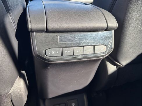 Used 2021 Toyota Highlander Limited image 35