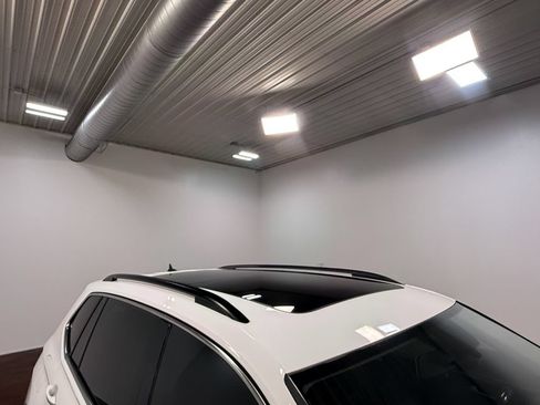 Used 2018 Volkswagen Tiguan SE w/ Panoramic Sunroof Package AWD/4WD image 45