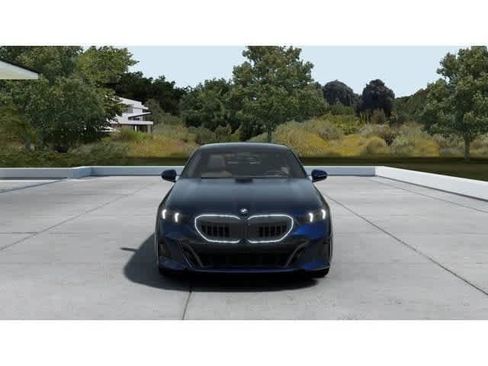 New 2026 BMW 550e xDrive image 3