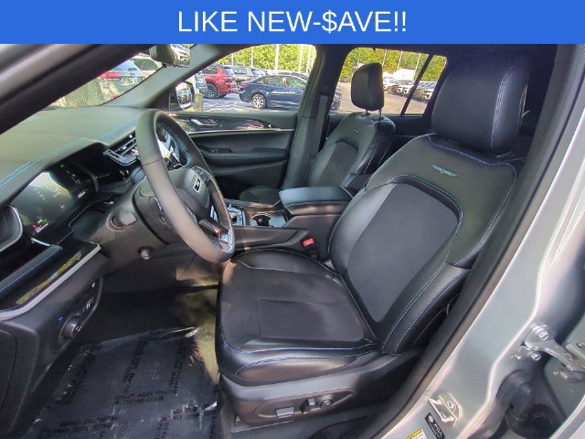 Used 2025 Jeep Grand Cherokee Trailhawk w/ Advanced Protech Group II AWD/4WD image 16