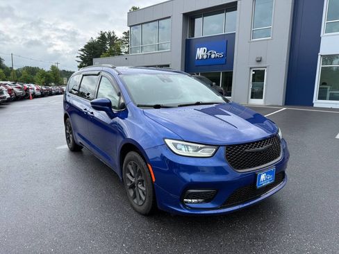 Used 2021 Chrysler Pacifica Touring AWD/4WD image 4