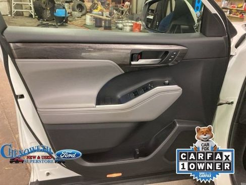 Used 2021 Toyota Highlander Limited image 10