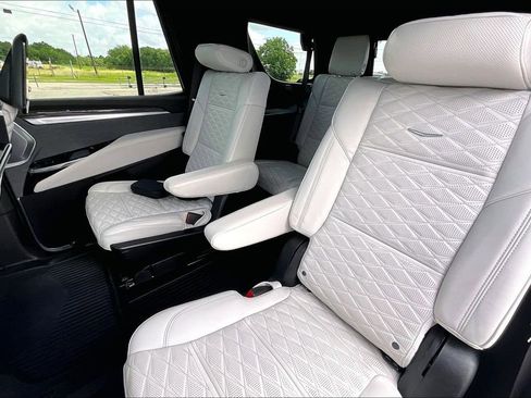 Used 2026 Cadillac Escalade V w/ LPO, ONYX Package AWD/4WD image 19
