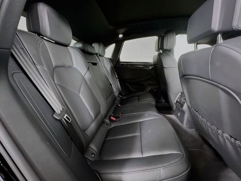 Certified 2025 Porsche Macan AWD/4WD image 29