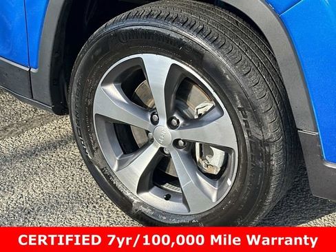 Certified 2022 Jeep Cherokee Limited AWD/4WD image 8