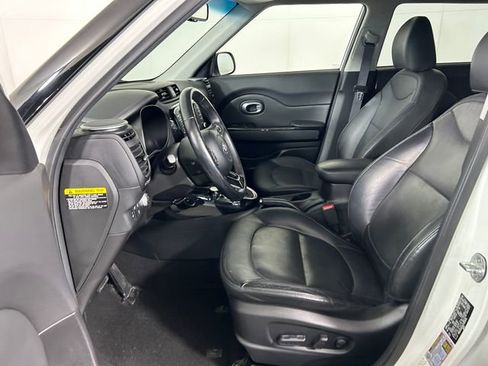 Used 2016 Kia Soul ! w/ Premium Package image 12