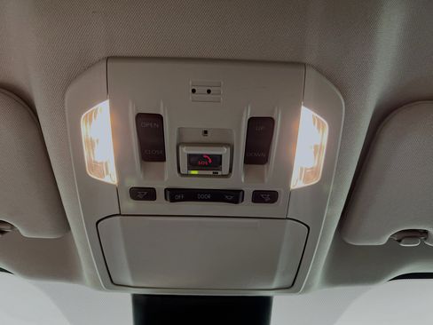 Used 2023 Toyota Highlander XLE image 21