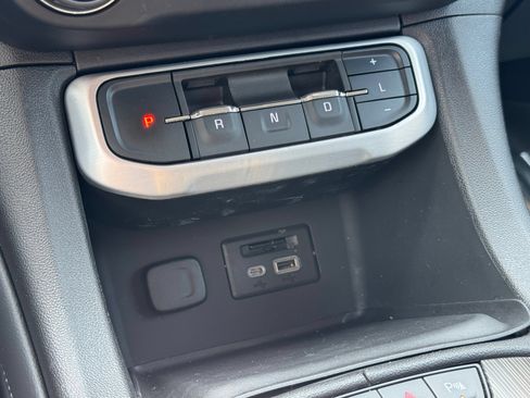 Used 2022 GMC Acadia SLT w/ Technology Package AWD/4WD image 46