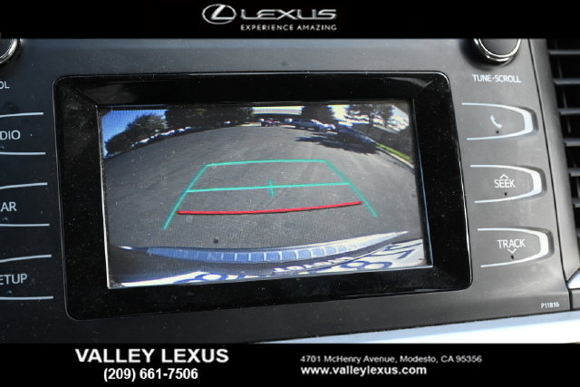 Used 2019 Toyota Highlander LE AWD/4WD image 7