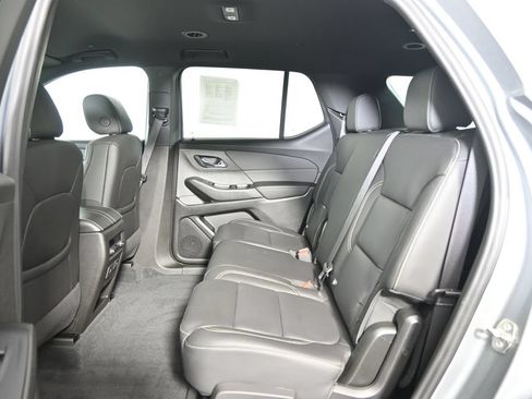 Used 2023 Chevrolet Traverse LT w/ LT Premium Package AWD/4WD image 17