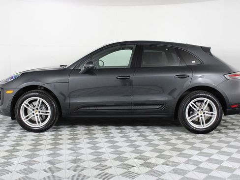 Used 2025 Porsche Macan image 2